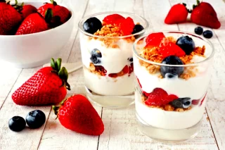 greek-yogurt-parfait-weight-loss-breakfast_weight-loss-unlocked